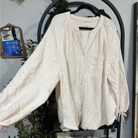 Aerie Cream Textured  botton down Blouse size xxl - Picture 2 of 6